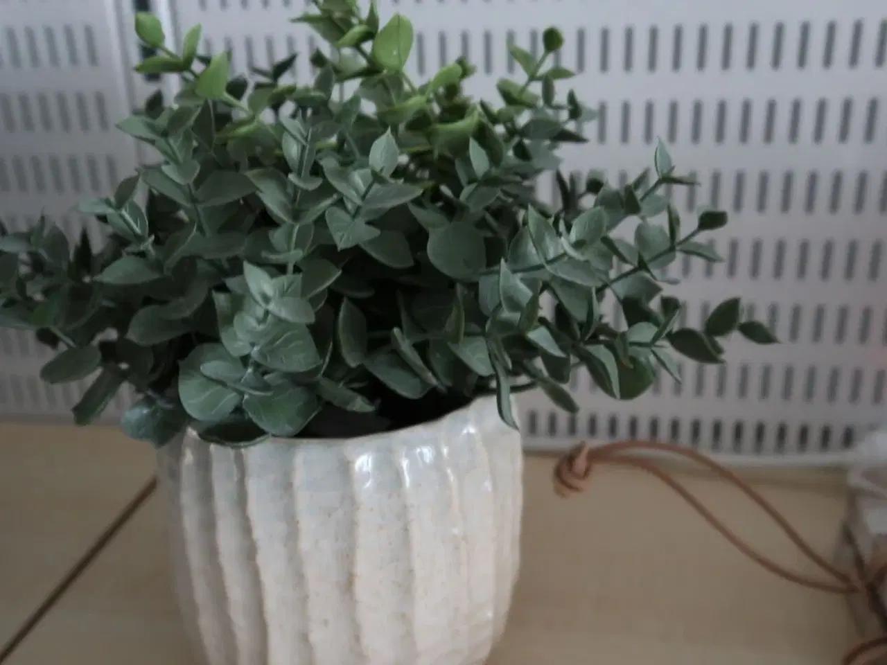 Billede 3 - Lysestage samt vase med kunstig plante