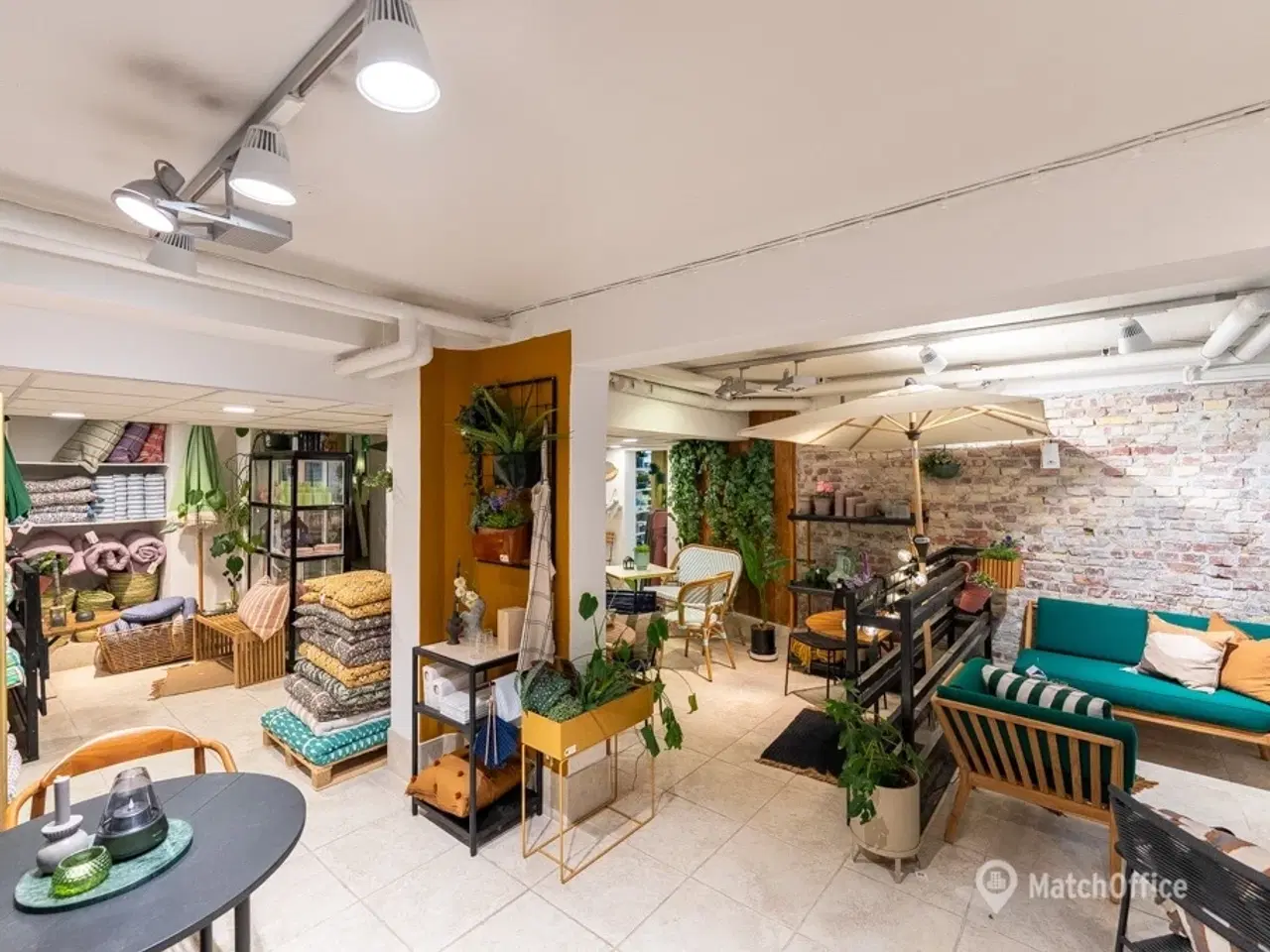 Billede 7 - SÆLGES: Velholdt og synlig erhvervsandel i høj kælder – med bred facade mod Godthåbsvej