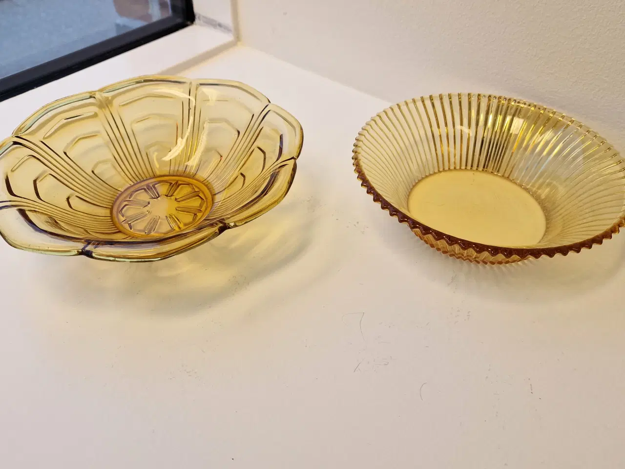 Billede 3 - Blandet samling ravfarvet skåle og fade.