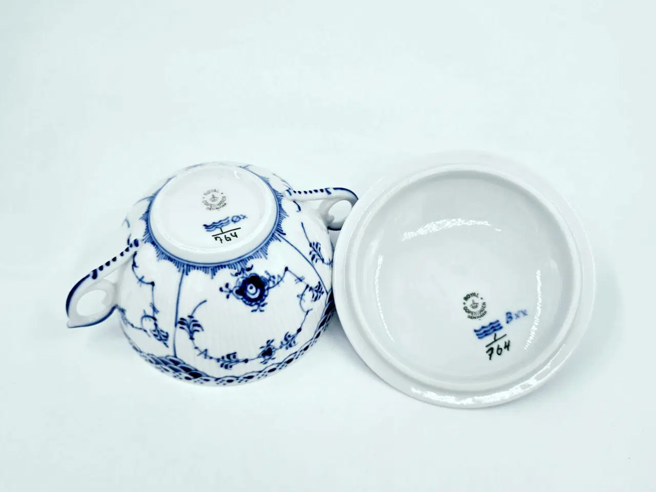 Billede 12 - Musselmalet Halvblonde Bouillonkop med låg Porcelæ