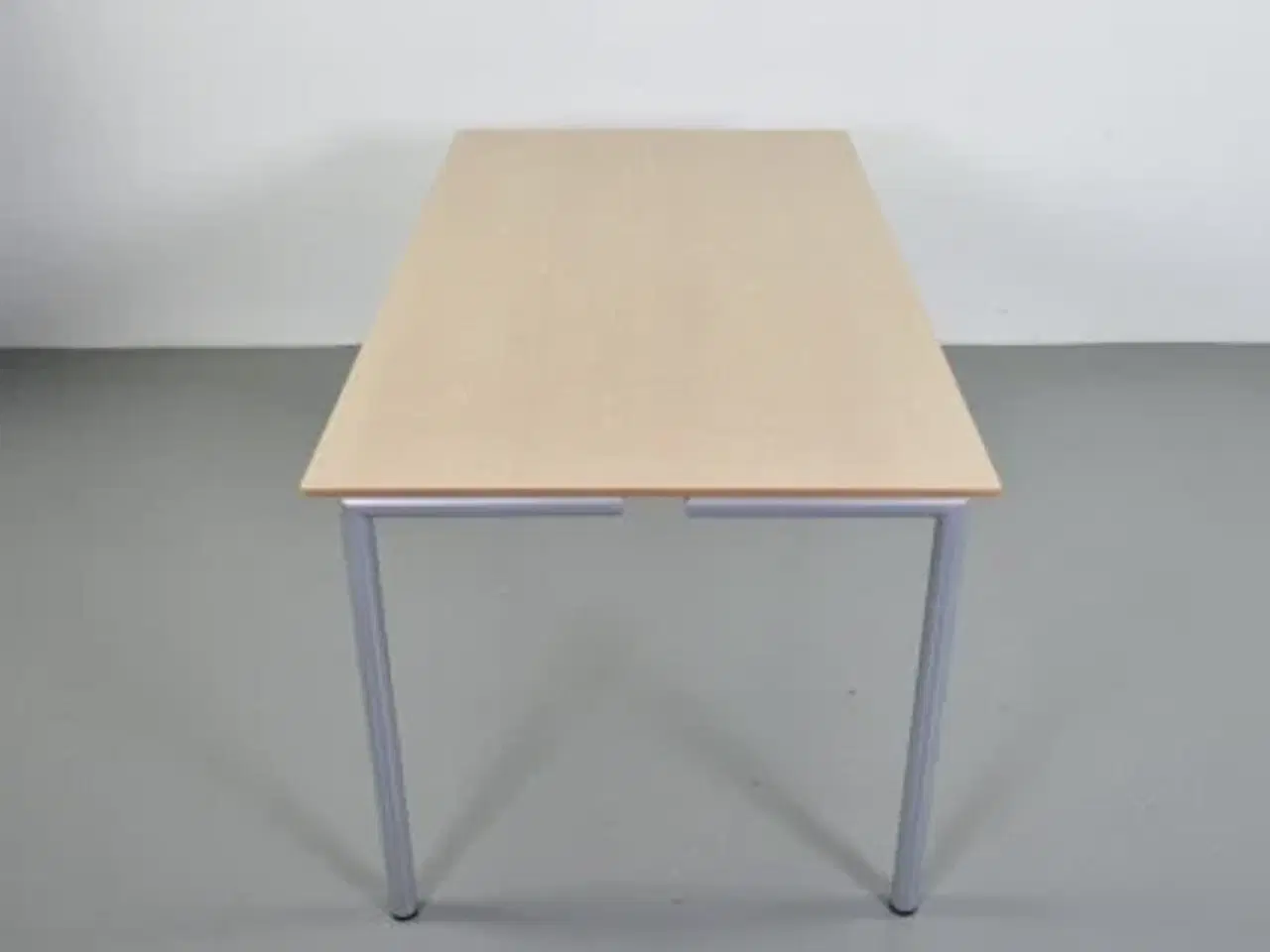 Billede 6 - Randers radius kantinebord med plade i birk og stoleophæng