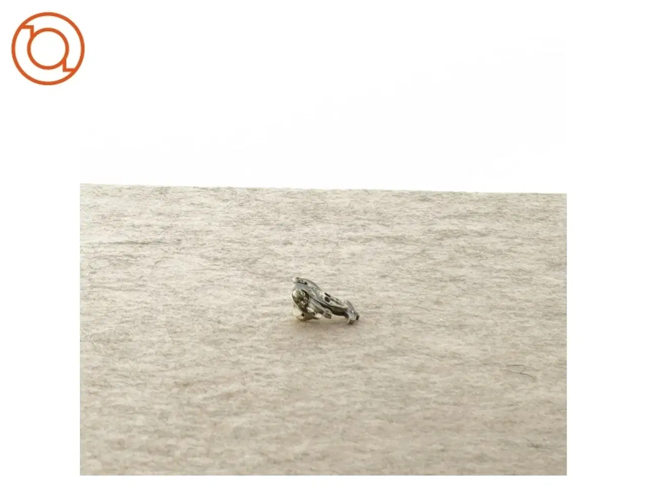 Billede 4 - Pin med joker/hofnar (str. 2 x 2 cm)