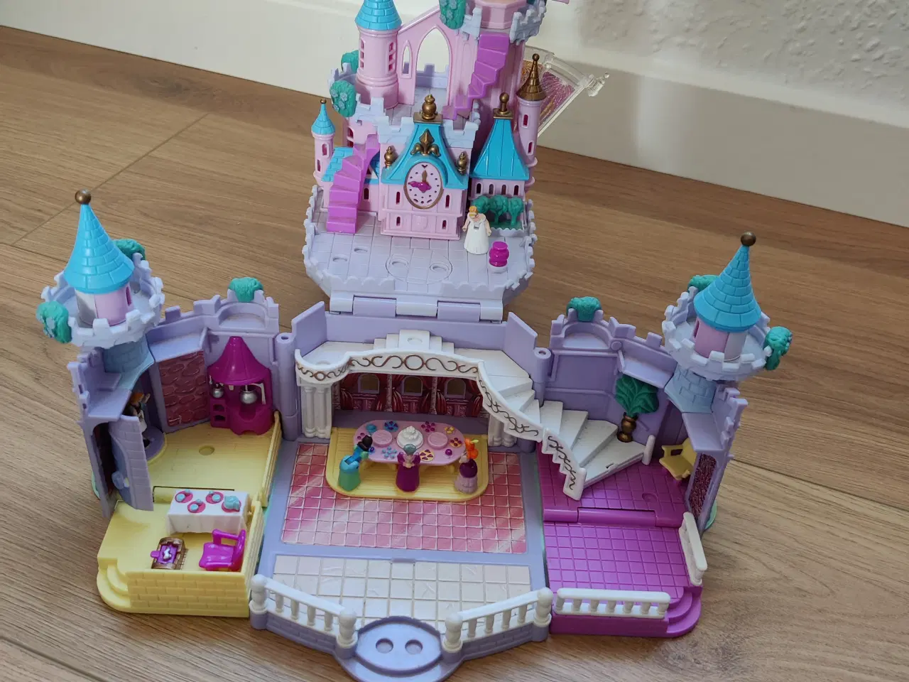 Billede 2 - Polly Pocket Askepot Slot m. Karet