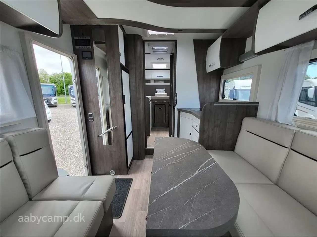 Billede 8 - 2024 - Benimar Tessoro T468 Special Edition   Automatgear. NK Pakke. solcelle. batteri. inverter. Maxxfan. markise. udvendigt bruseudtag. lædersæder. Kun 4600 Km!!!