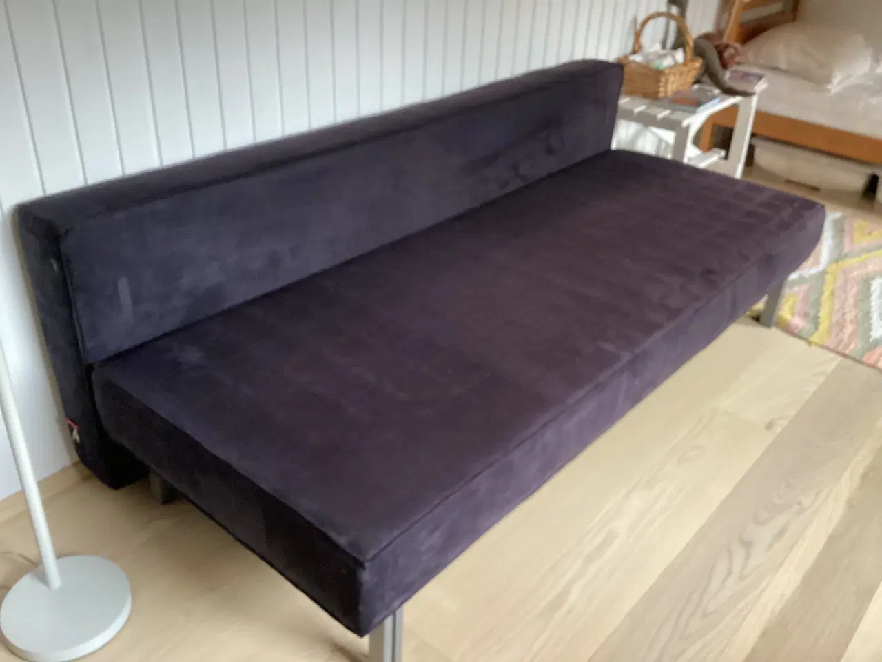 Billede 3 - Sort sovesofa 140x200 udslået