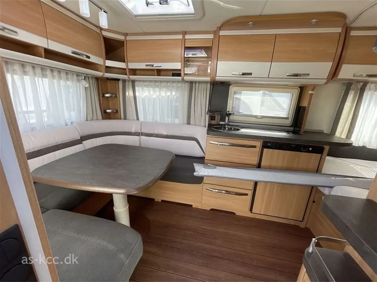 Billede 2 - 2018 - Knaus Südwind 450 FU   Knaus Südwind årg. 2018 4 sovepladser, 5 siddepladser, mover, posemarkise, cykelholder.