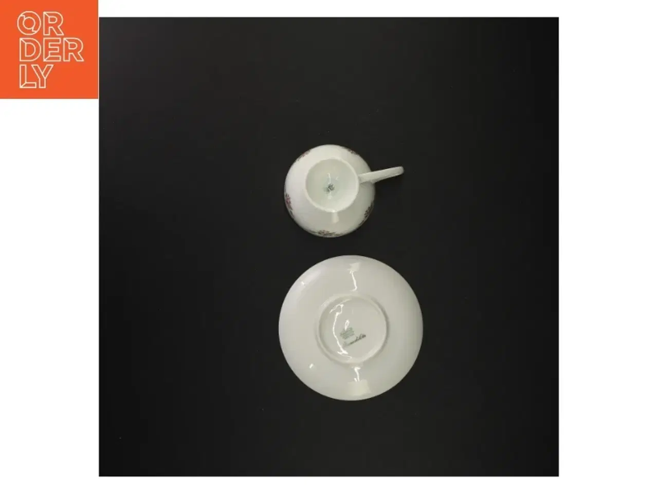 Billede 6 - 5 porcelænskopper og underkopper med blomstermotiv fra Benedikte (str. Diameter 13 cm kop 7 x 10 cm)