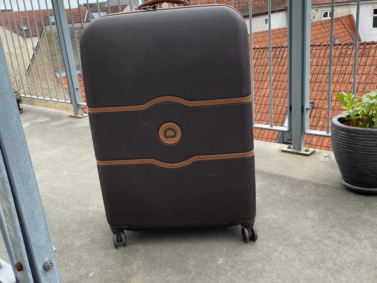 Billede 10 - Flot kuffert med sikkerhedslås - lynlås.