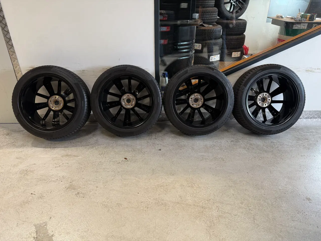 Billede 2 - Originale 19” polestar 2 fælge med vinterdæk