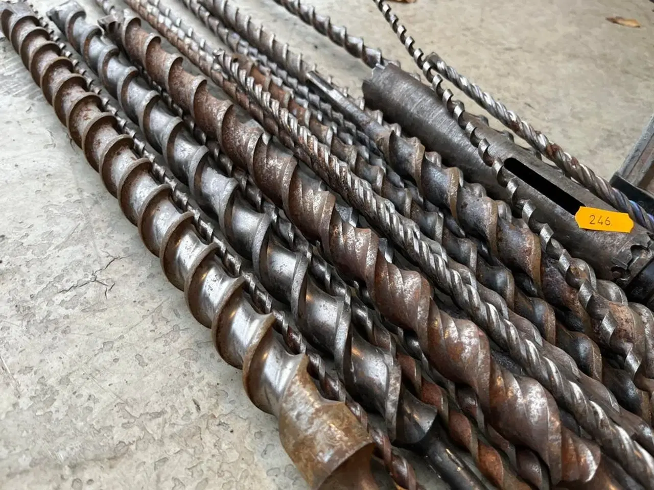 Billede 1 - 2 stk. stiger, samt div. murbor