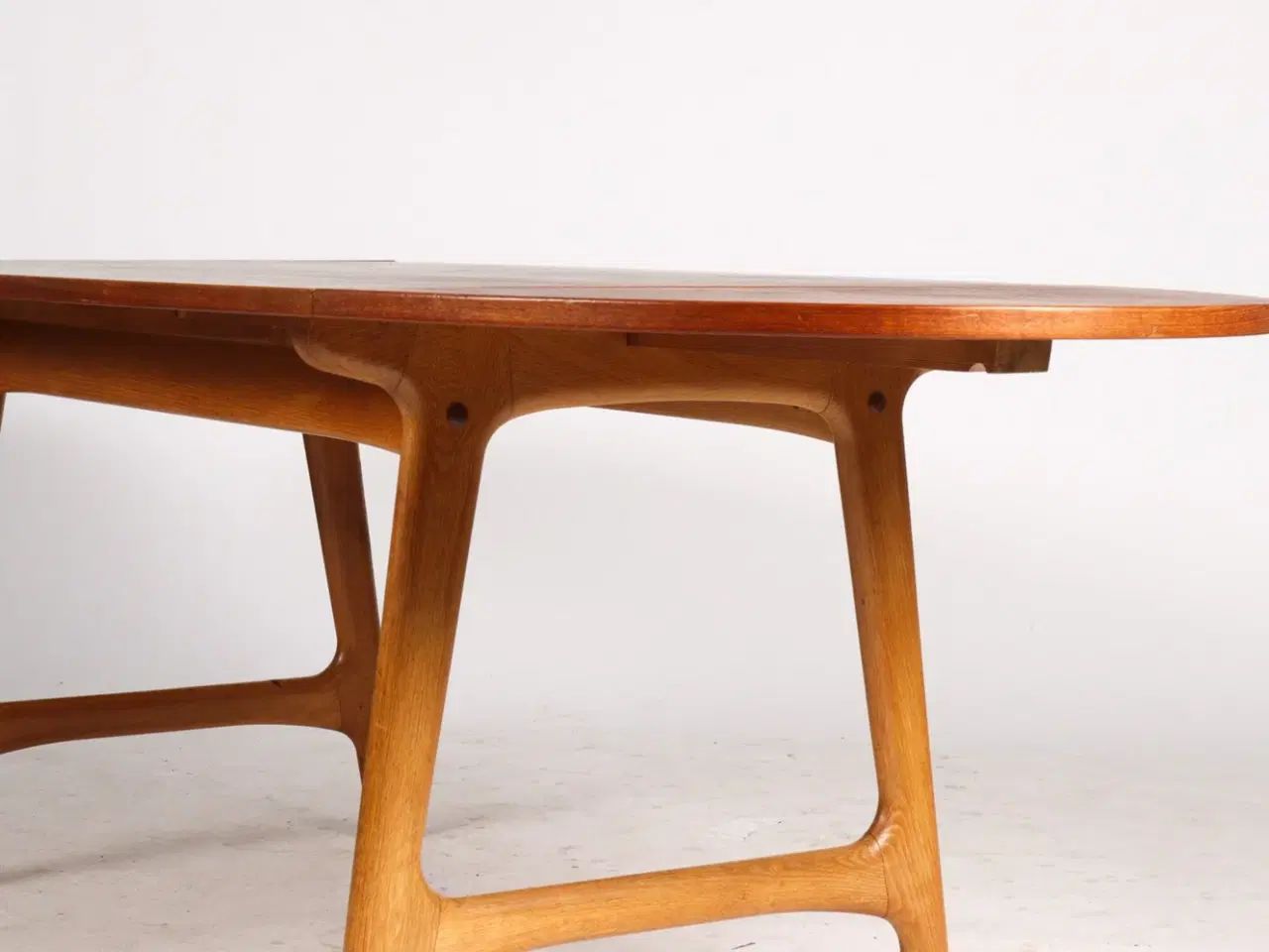 Billede 3 - Et pænt spisebord