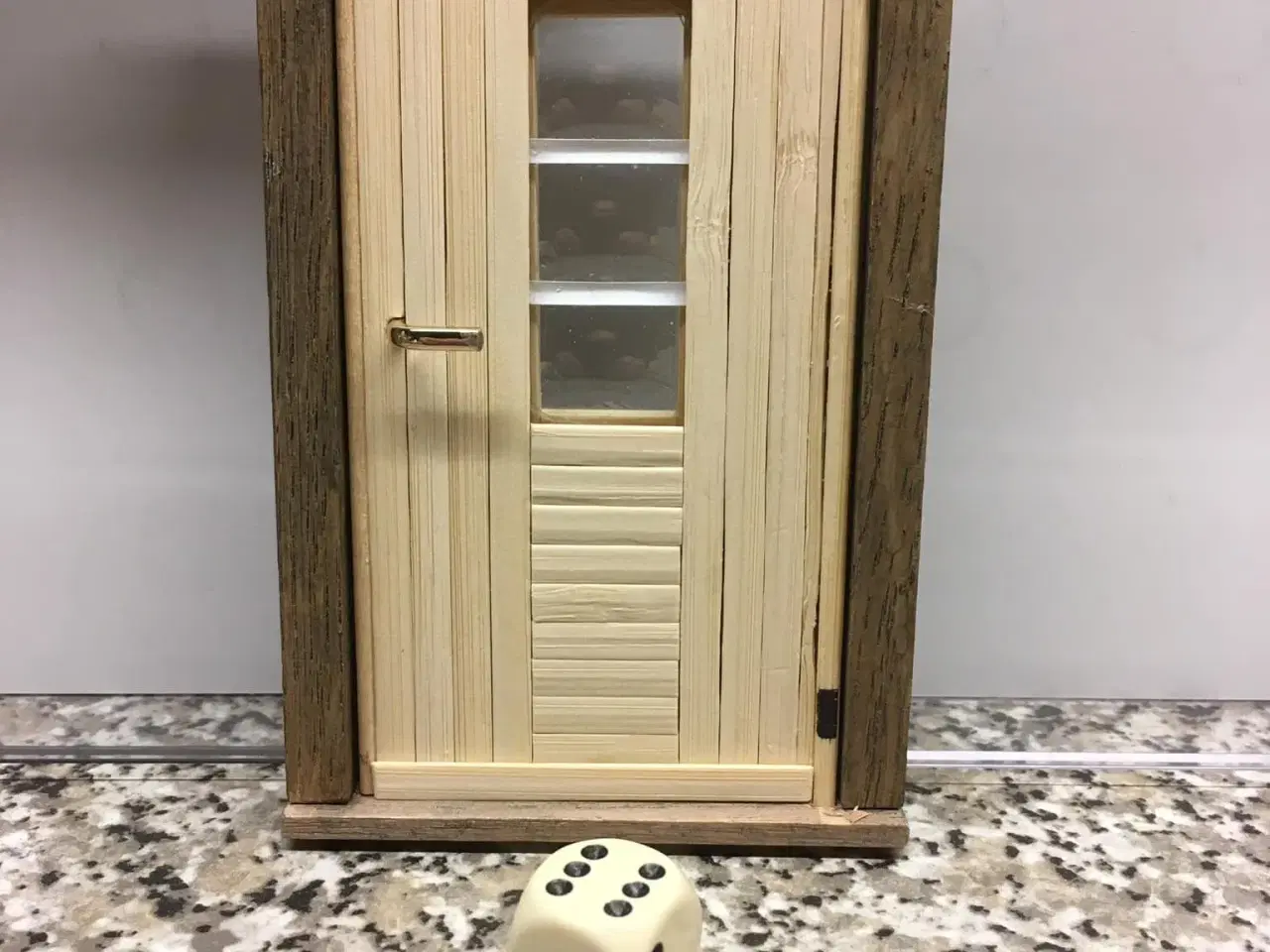 Billede 1 - Miniature  vinduer og døre til modelhuse