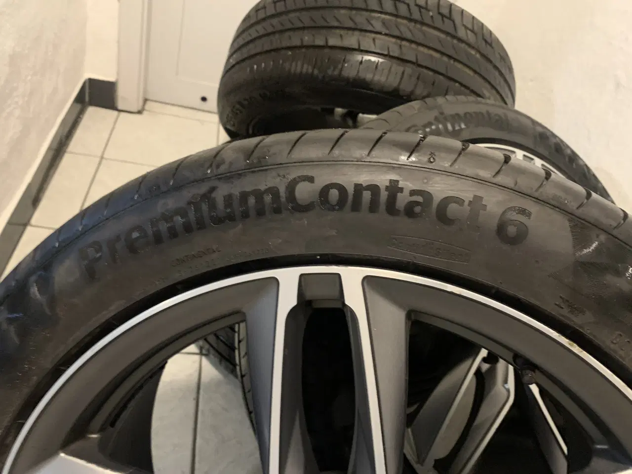 Billede 9 - 20” fælge med sommerdæk 255/45-20