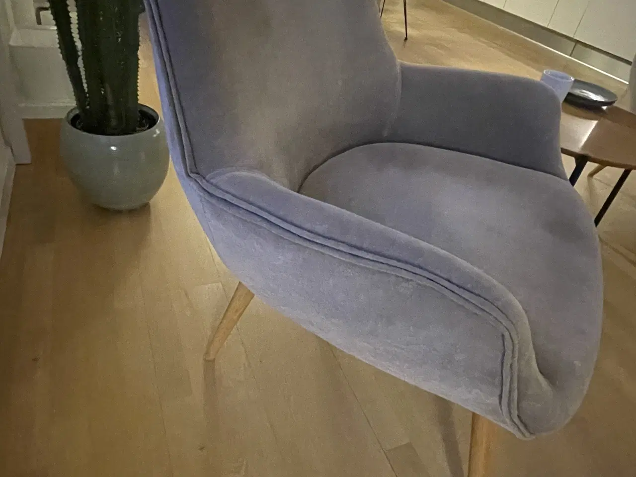 Billede 4 - 2 flotte lænestole med sidebord