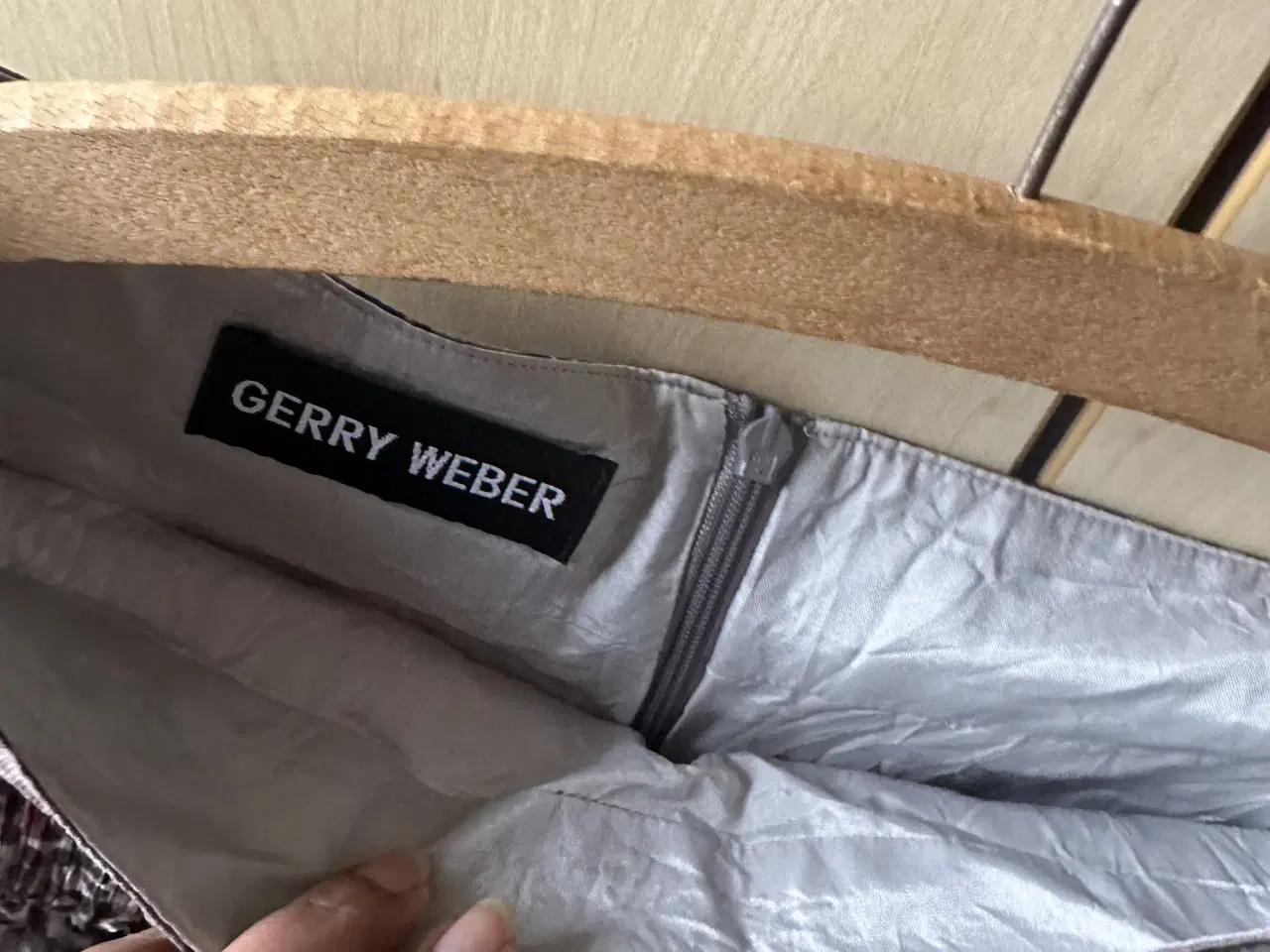 Billede 2 - Fin nederdel 