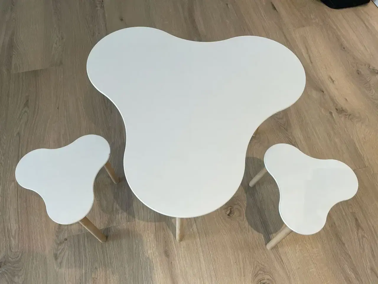 Billede 2 - Smallstuff bord og 2 stole