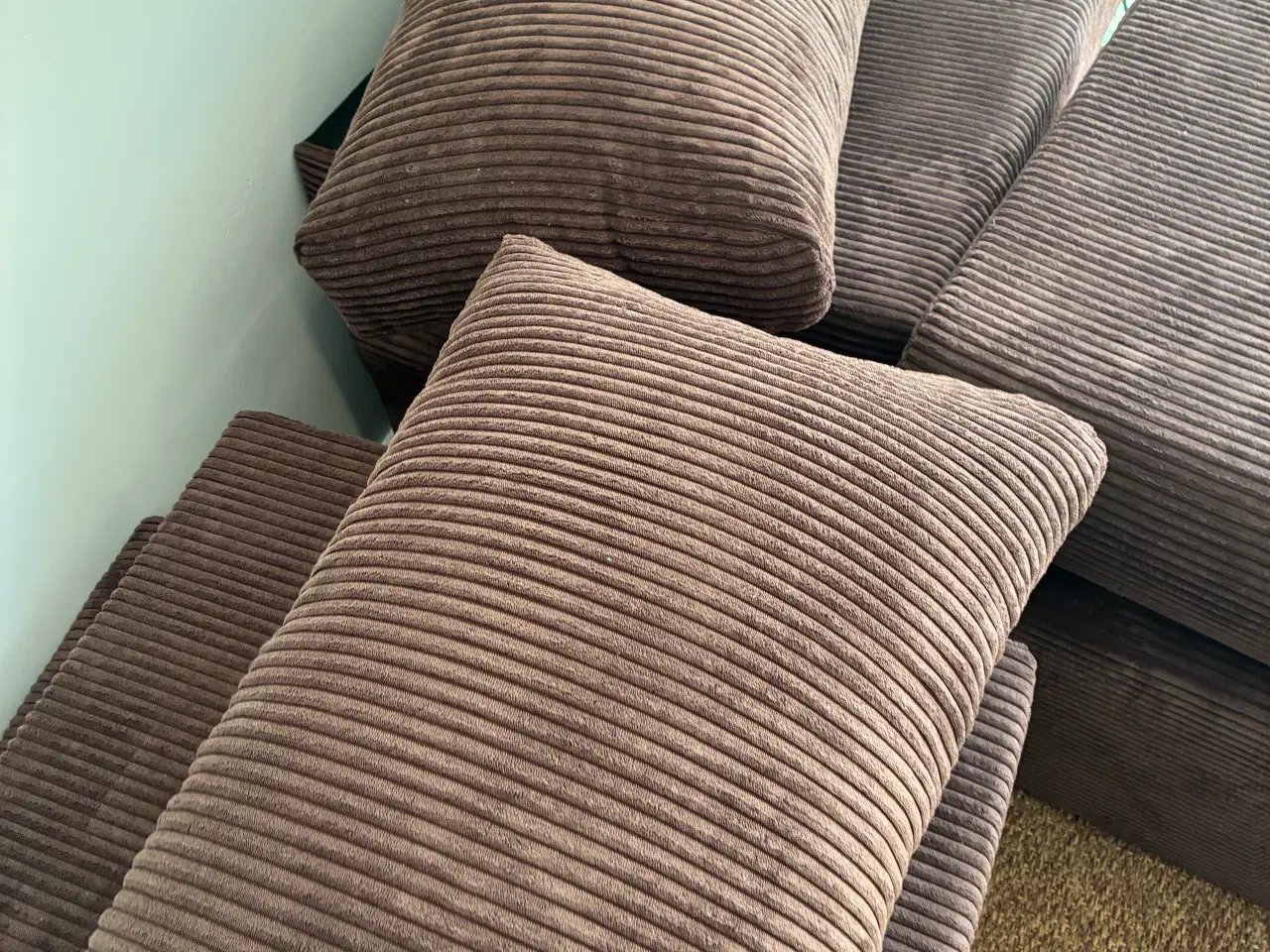 Billede 6 - HELT NY-Brun fløjs sofa med sovefunktion