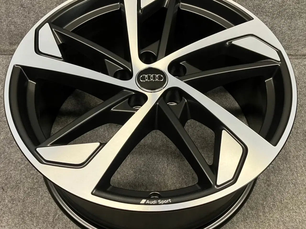 Billede 1 - ALUFÆLGE AUDI Q3 SQ3 RSQ3 83A 19"