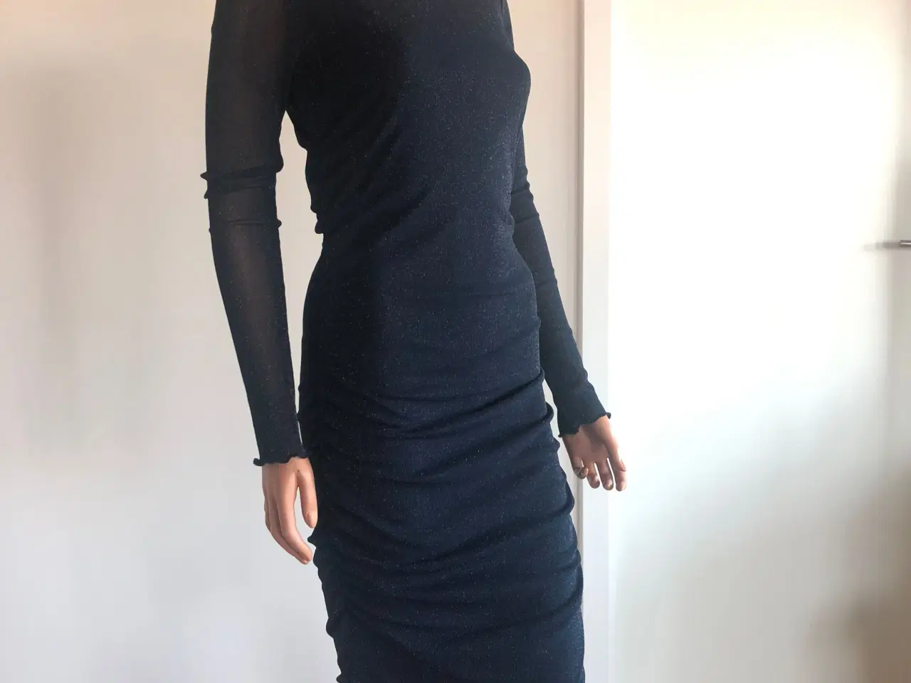 Billede 1 - Rigtig smart kjole med glimmer