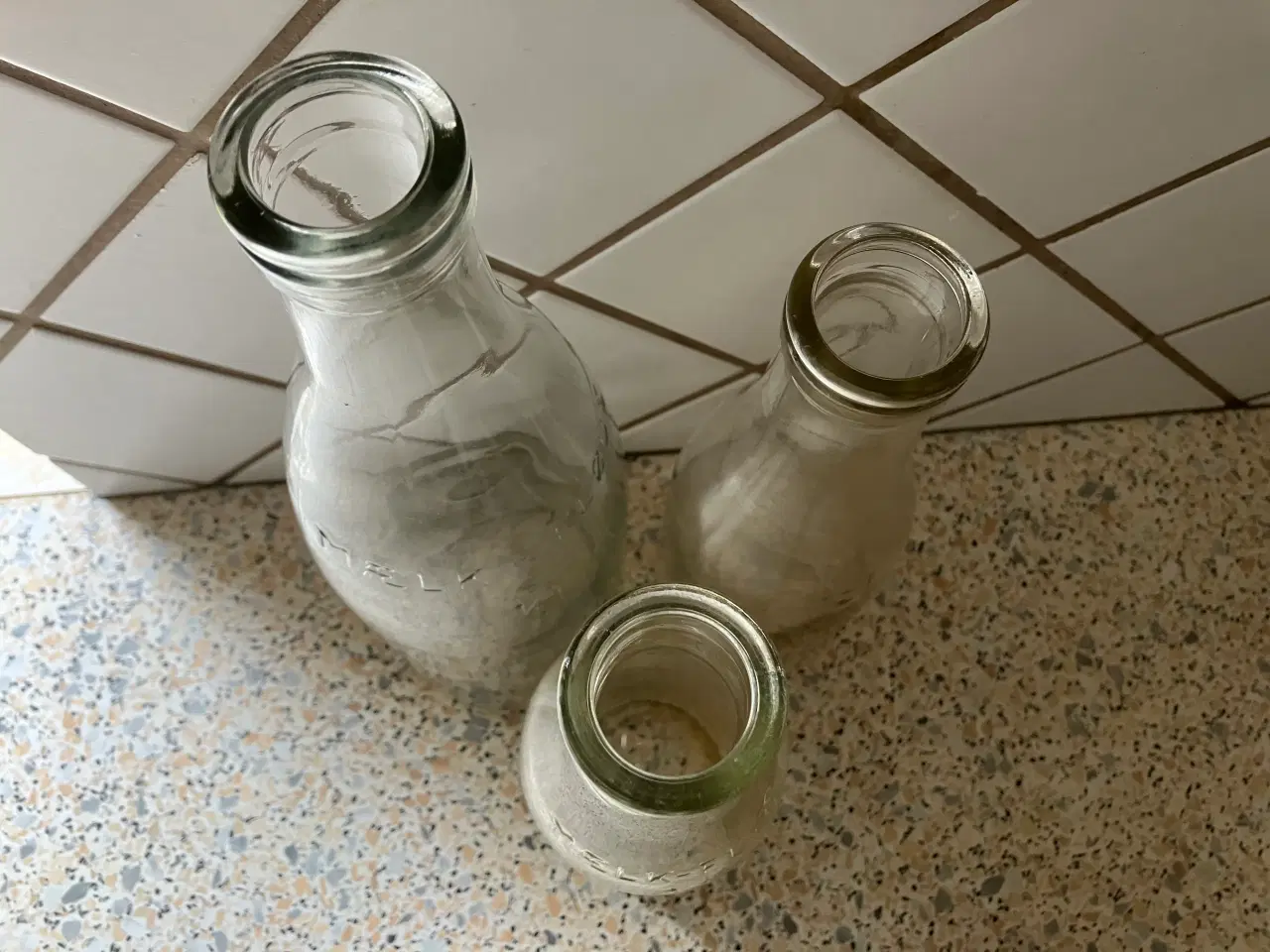 Billede 2 - 3 gamle mælke/flødeflasker.