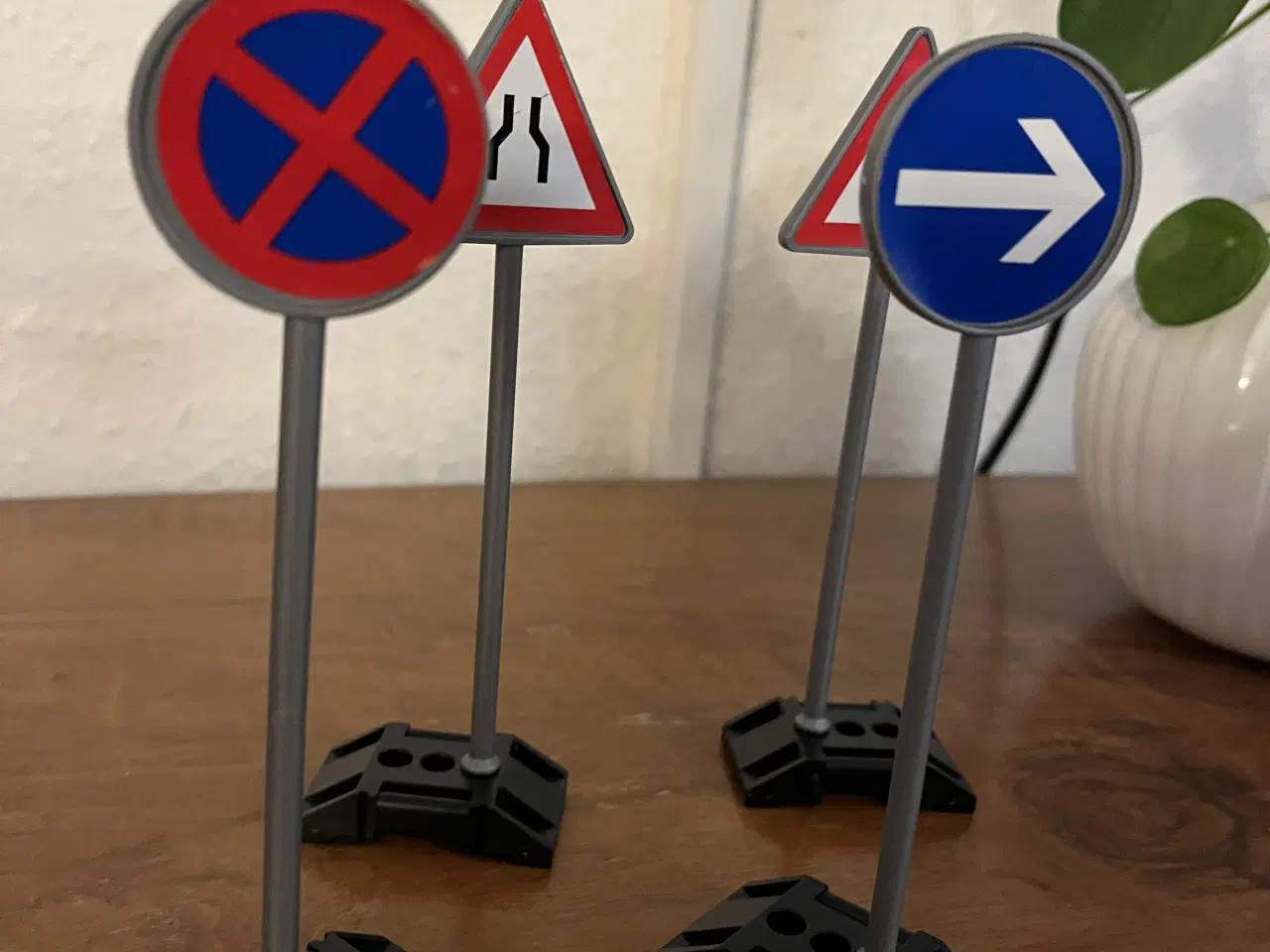 Billede 4 - Bruder vejskilte