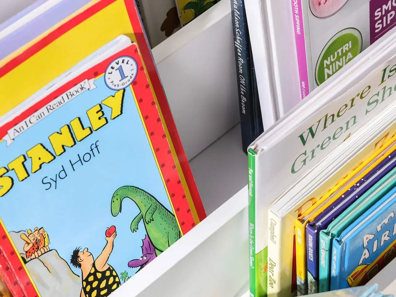 Billede 5 - Børnebogreol med legekasse på hjul 3 hylder, hvid