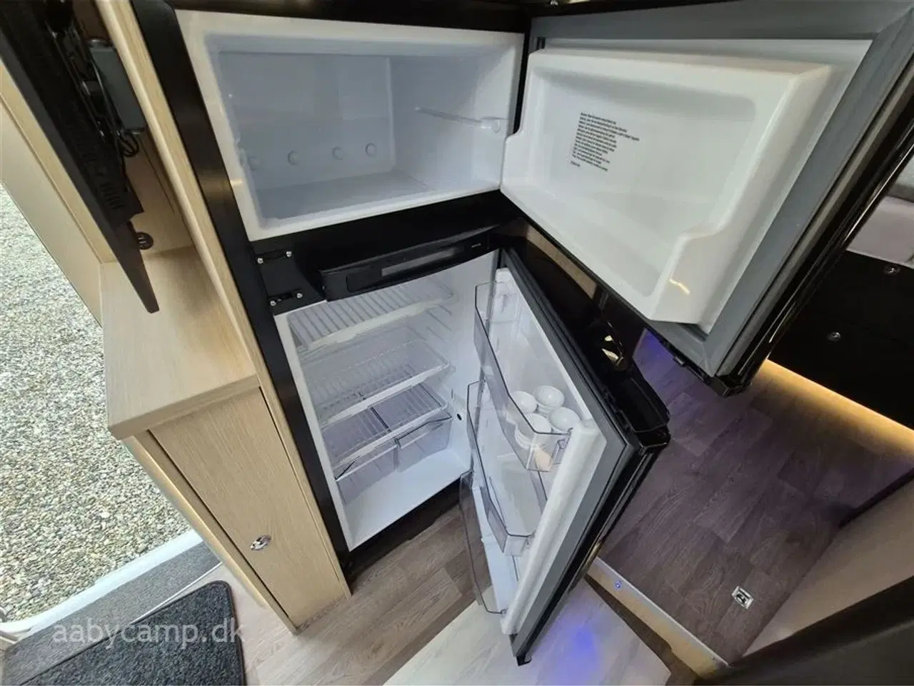 Billede 16 - 2024 - Autostar Prestige I 790 LC   Automatgear. Markise. 200 Ah lithium batteri. 2000w inverter. udvendig gasudtag. A/C. 2x Tv. hæve/sænke cykelstativ på El. Hydrauliske støtteben. Undervognsbehandlet.