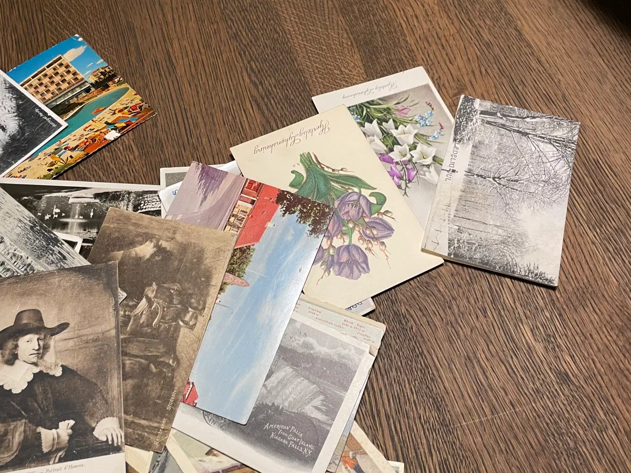 Billede 12 - Gamle postkort med frimærker.