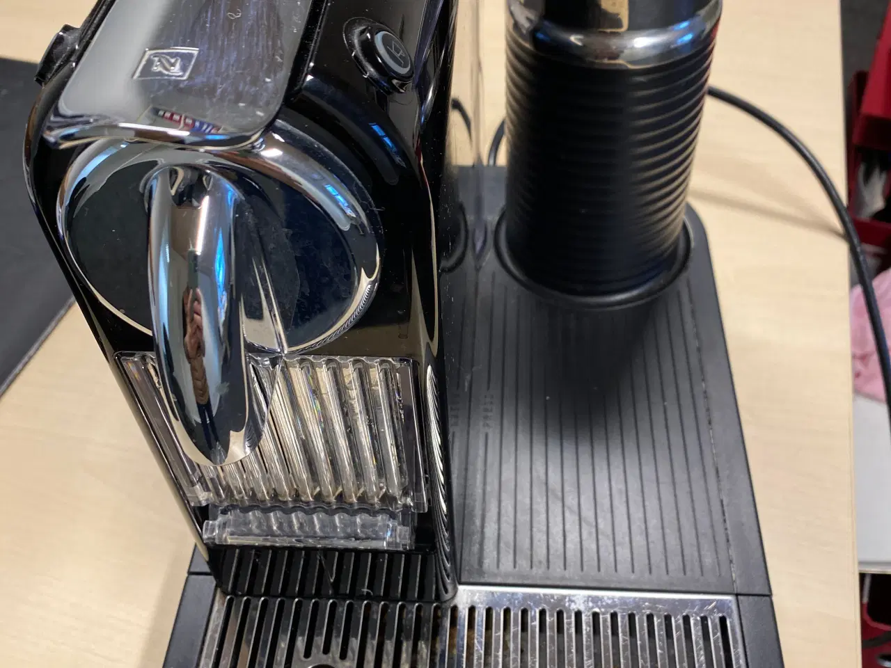 Billede 1 - Nespresso kaffemaskine med mælkeskummer NY PRIS
