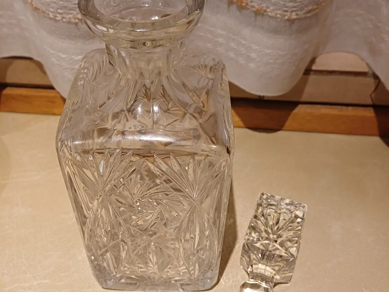 Billede 2 - Krystal vinkaraffel med mønster og prop