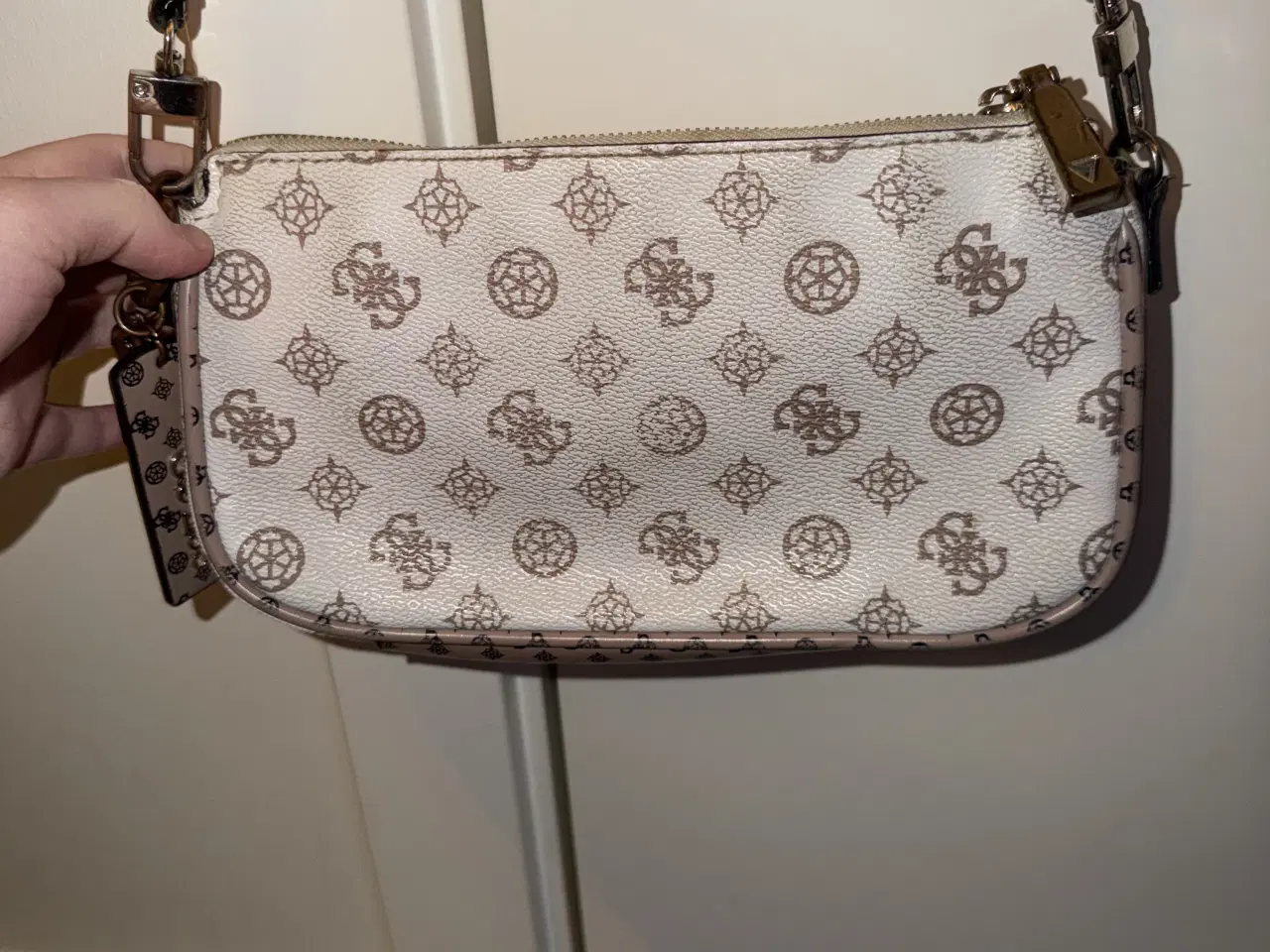 Billede 4 - GUESS Skuldertaske