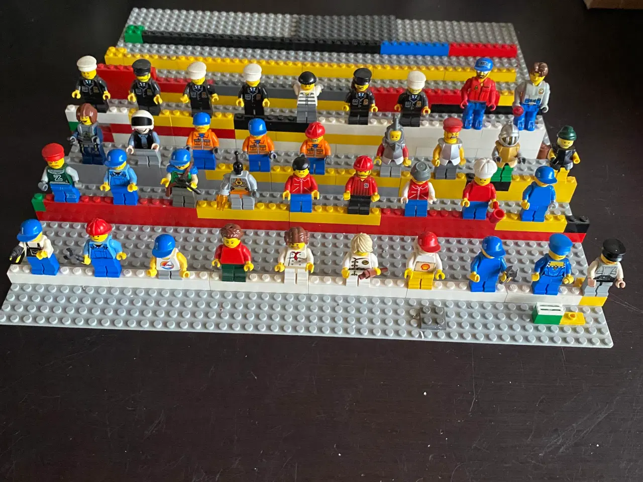 Billede 4 - Lego figurer 37 stk sælges. 