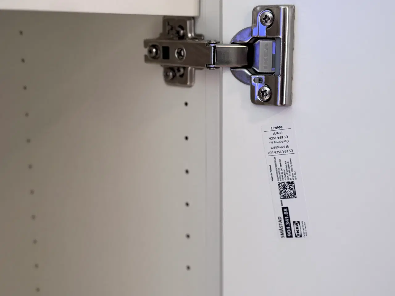 Billede 4 - Næsten nyt børneskab med bøjlestang