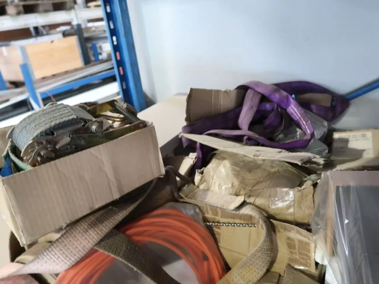 Billede 4 - Palle med div. Løftestroppe m.m.