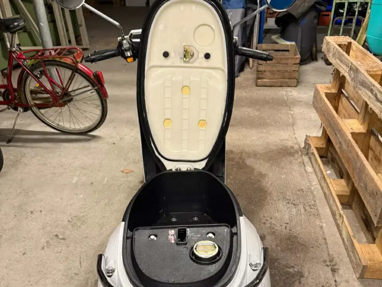 Billede 2 - Motowell Elenor hvid scooter