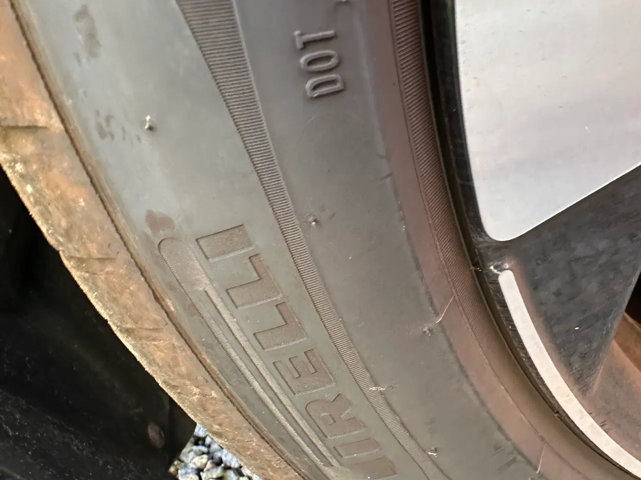 Billede 3 - Pirelli næsten nye sommerdæk 2 stk