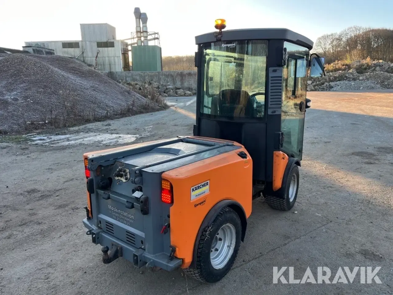 Billede 3 - Redskabsbærer Kärcher MIC 42 med redskaber