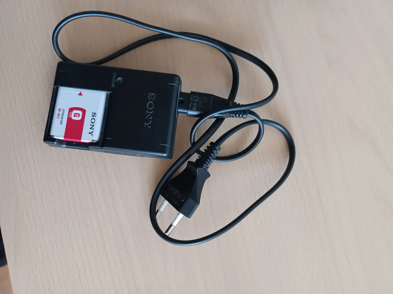 Billede 1 - Sony batteri  med lader