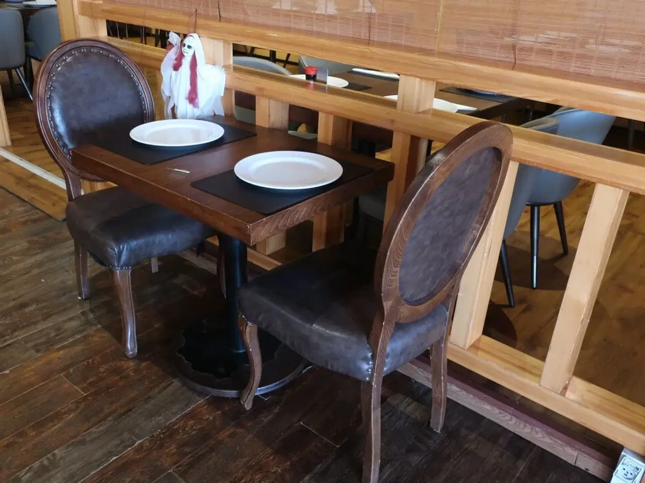 Billede 2 - Bord med to stole