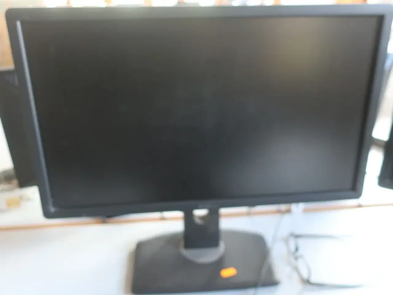 Billede 2 - 2 stk. computerskærme DELL, tastatur og mus samt computer DELL