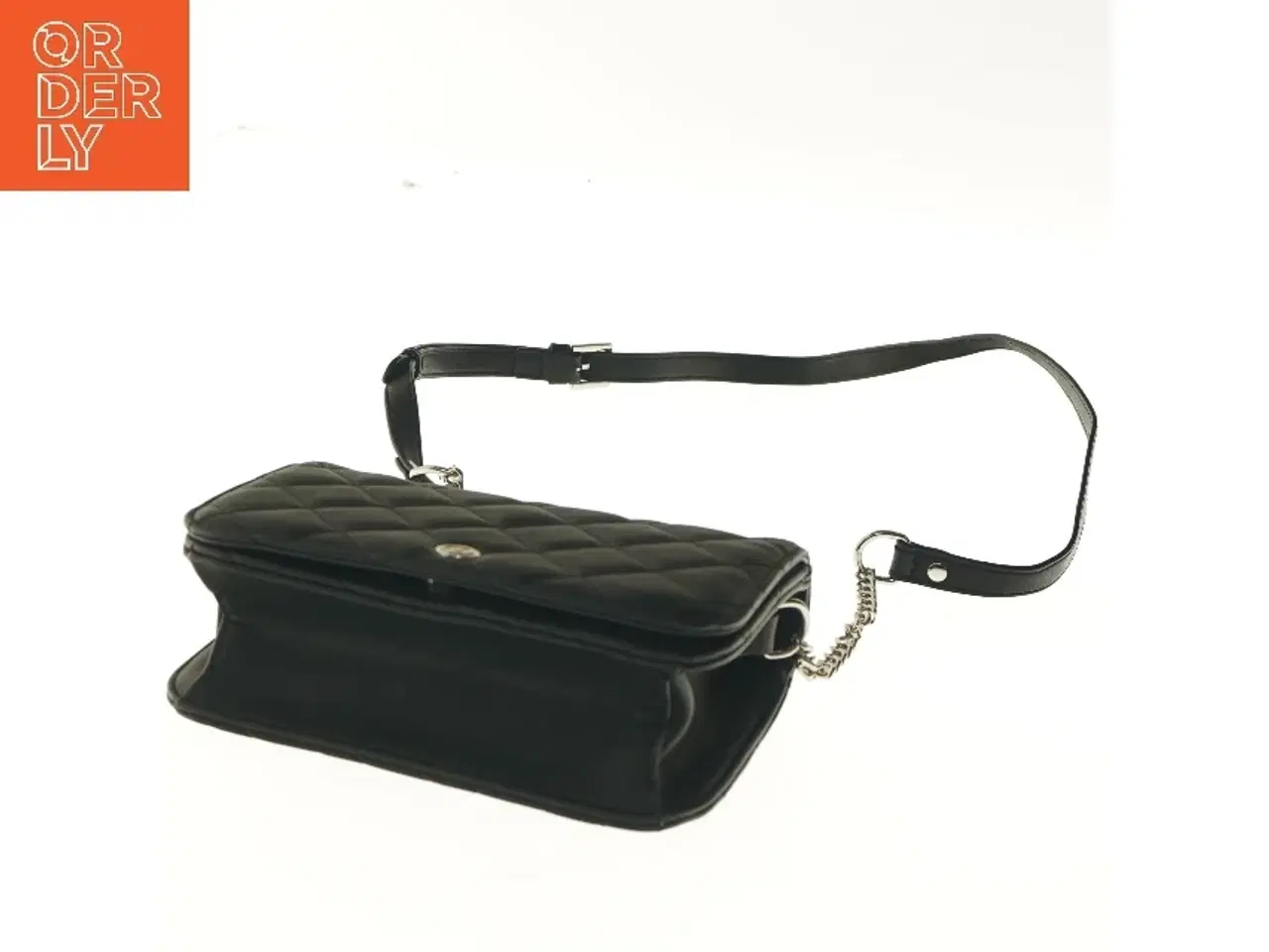 Billede 3 - Sort skuldertaske med kæderem (str. 14x7x20 cm)
