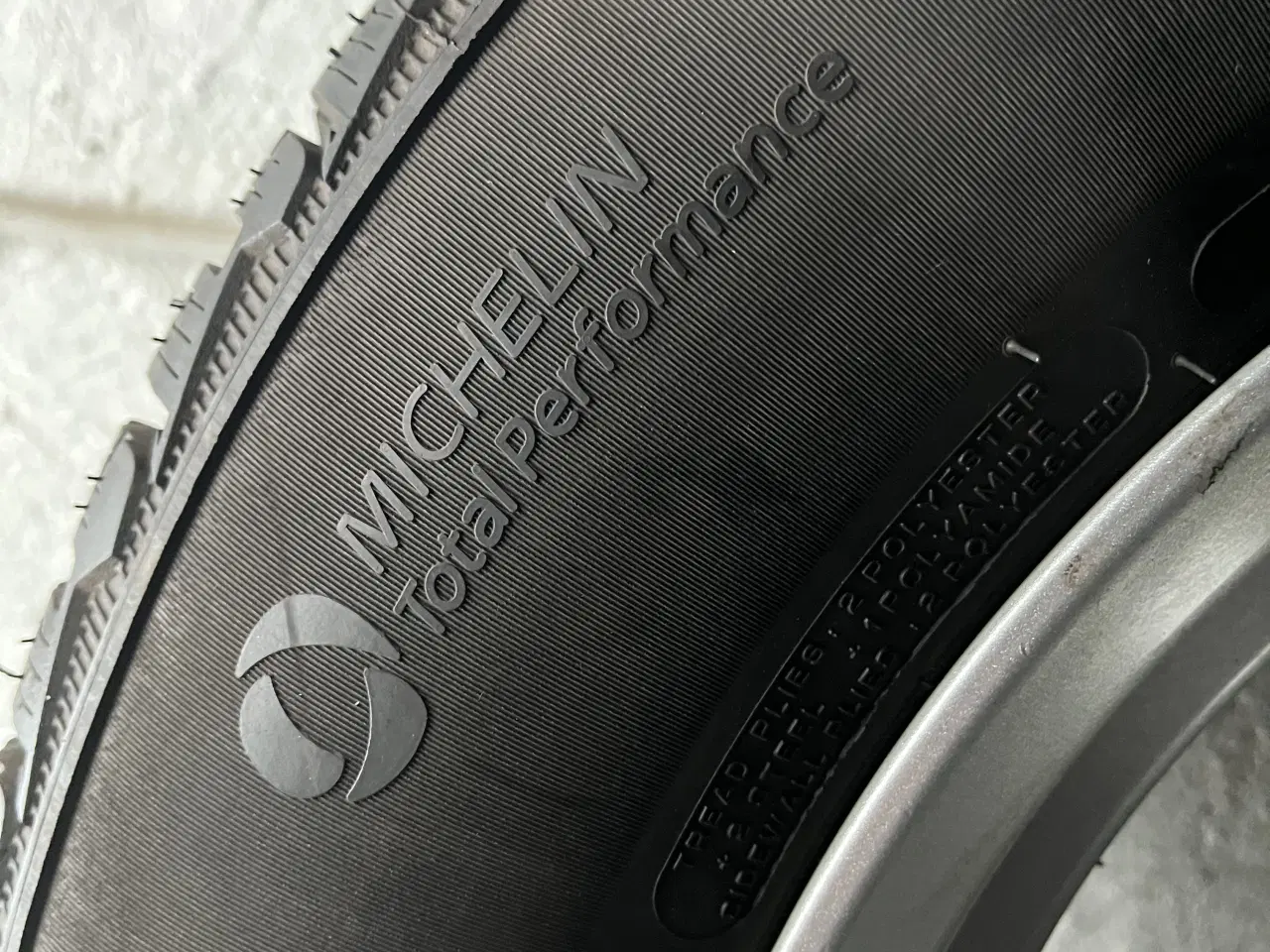 Billede 3 - Flotte RAV4 vinterdæk med alu-fælg