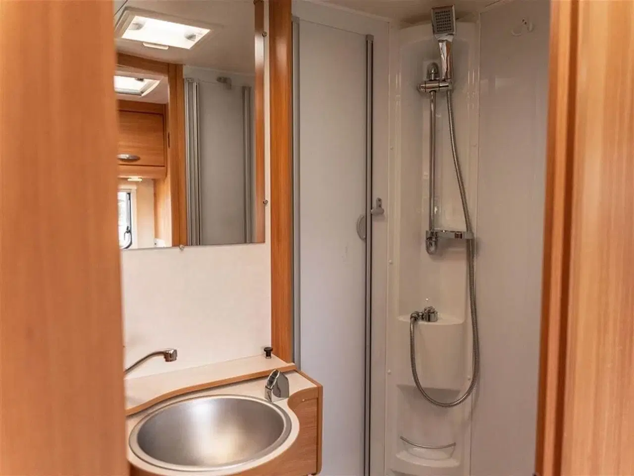 Billede 6 - 2012 - Knaus Sport 700 TI   Knaus 700 Sport – Veludstyret og klar til nye eventyr! Sælges til CVR