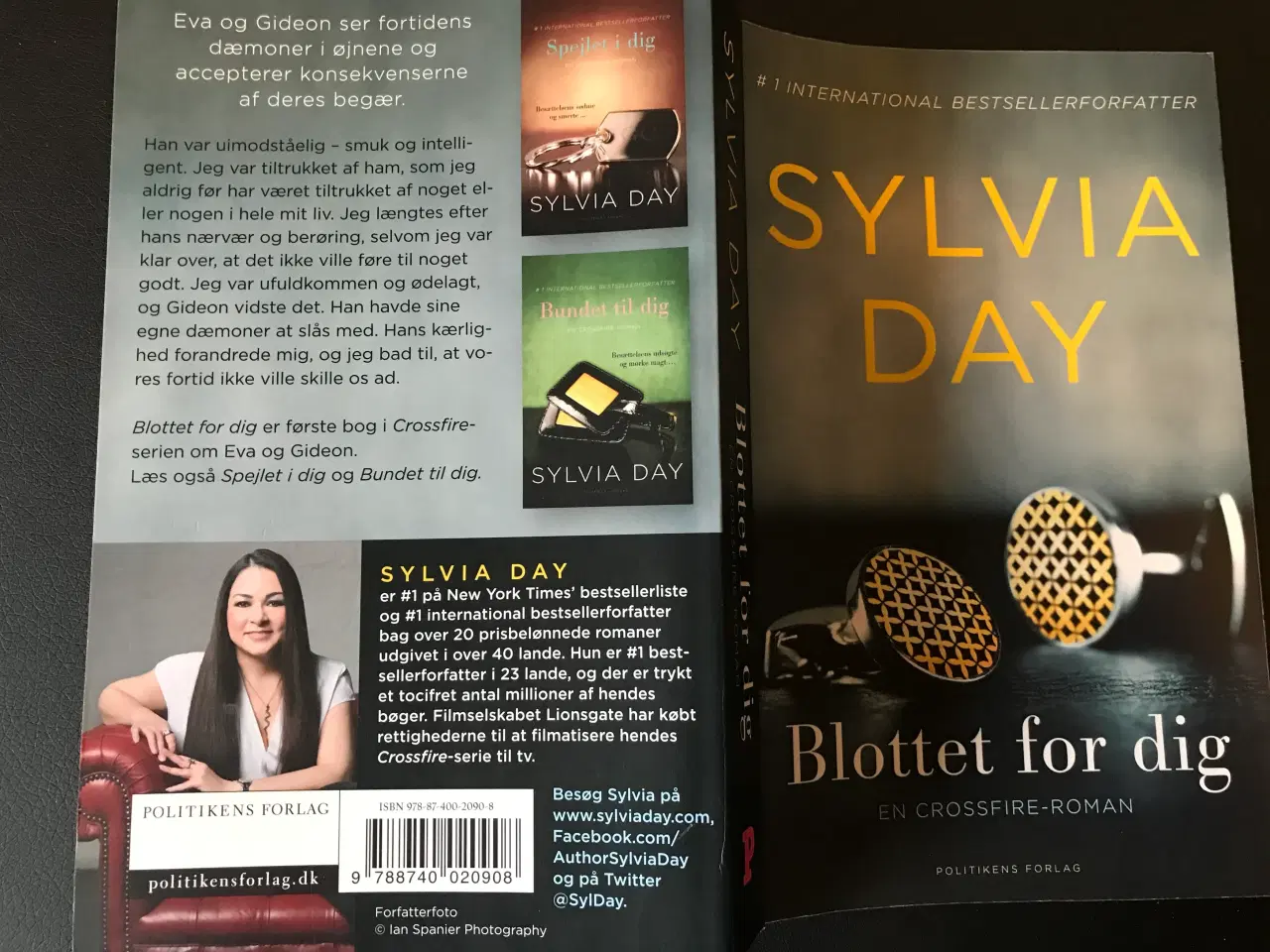 Billede 1 - Sylvia Days roman: Blottet for dig
