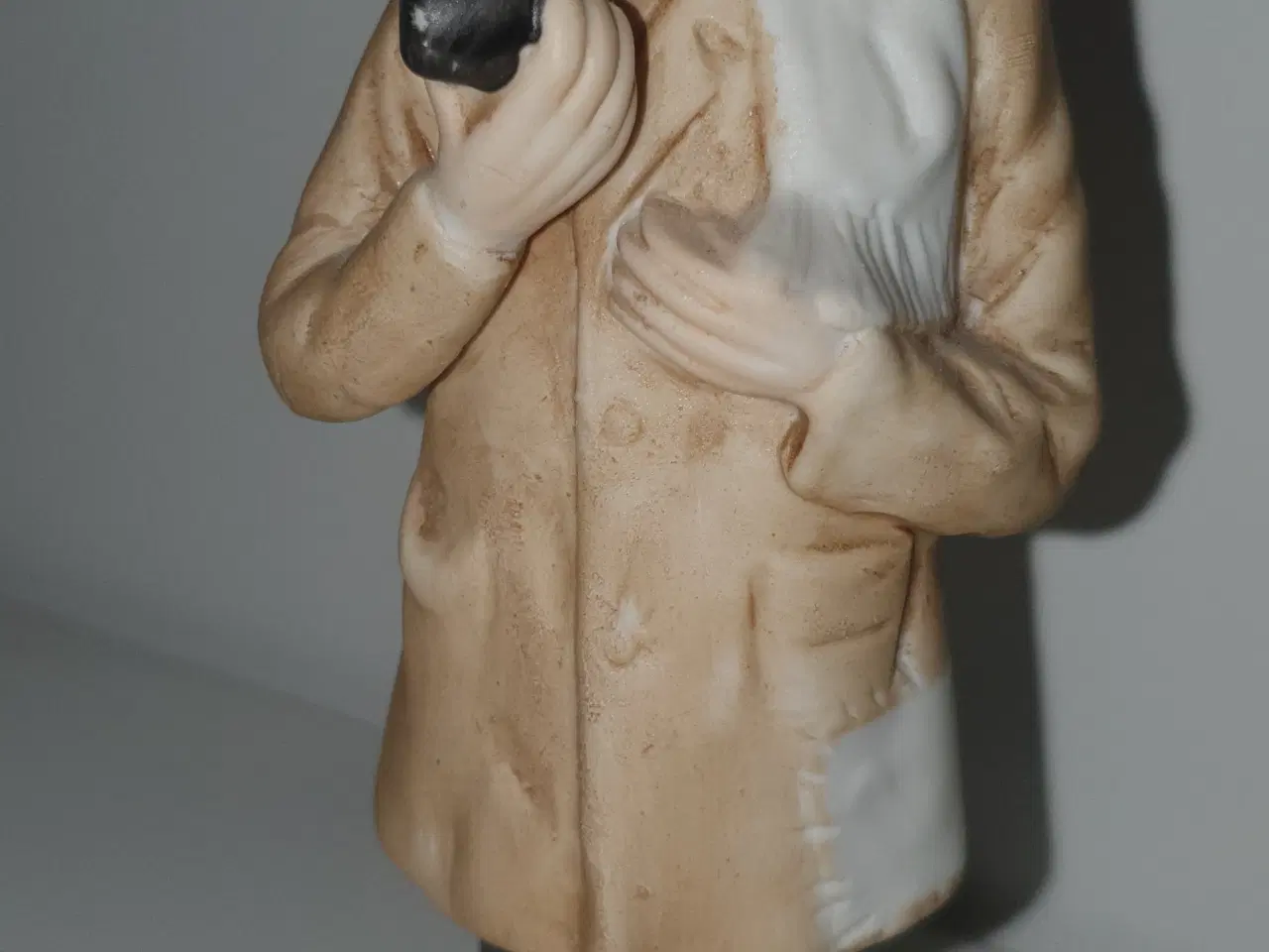 Billede 1 - Porcelænsfigur - Mand står med sin pibe
