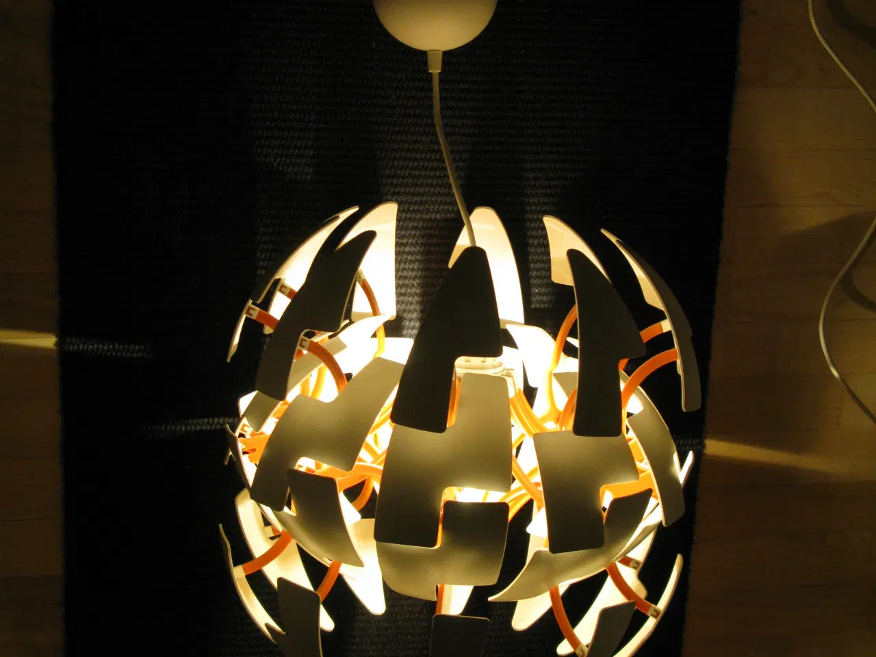 Billede 4 - IKEAs kendte kugle-lampe