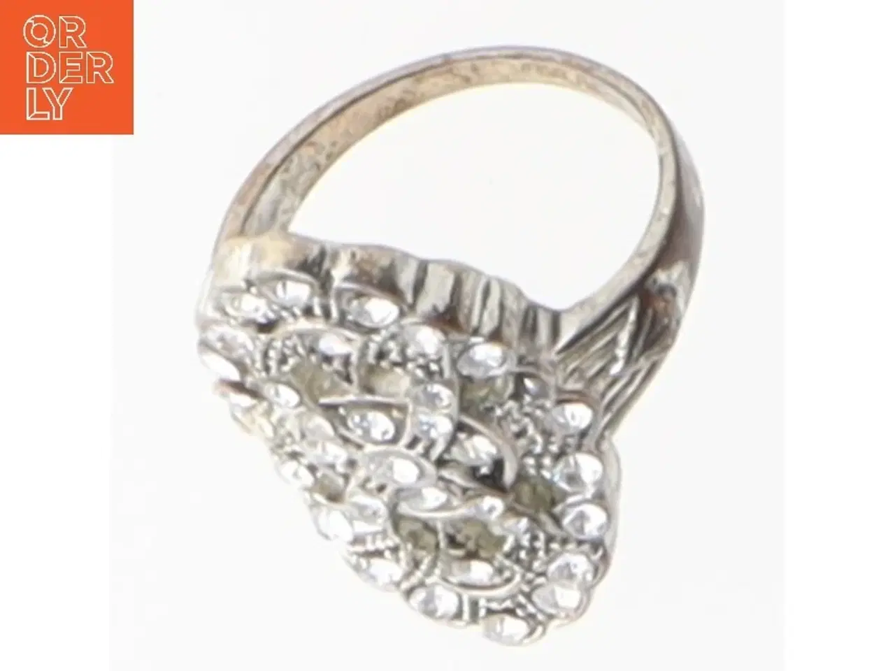 Billede 2 - Dekorativ fingerring med klare sten (str. Ø 52 cm)