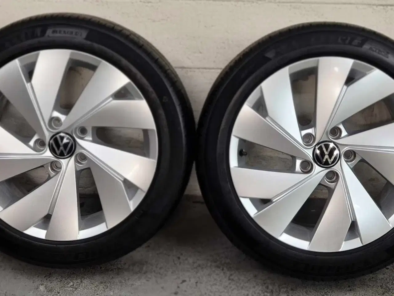 Billede 9 - VW ORIGINAL ALUFÆLGE MED NYE SOMMERDÆK 5x112