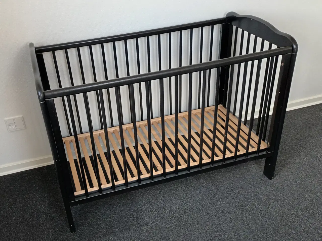 Billede 1 - Tremmeseng med Madras i god kvalitet.