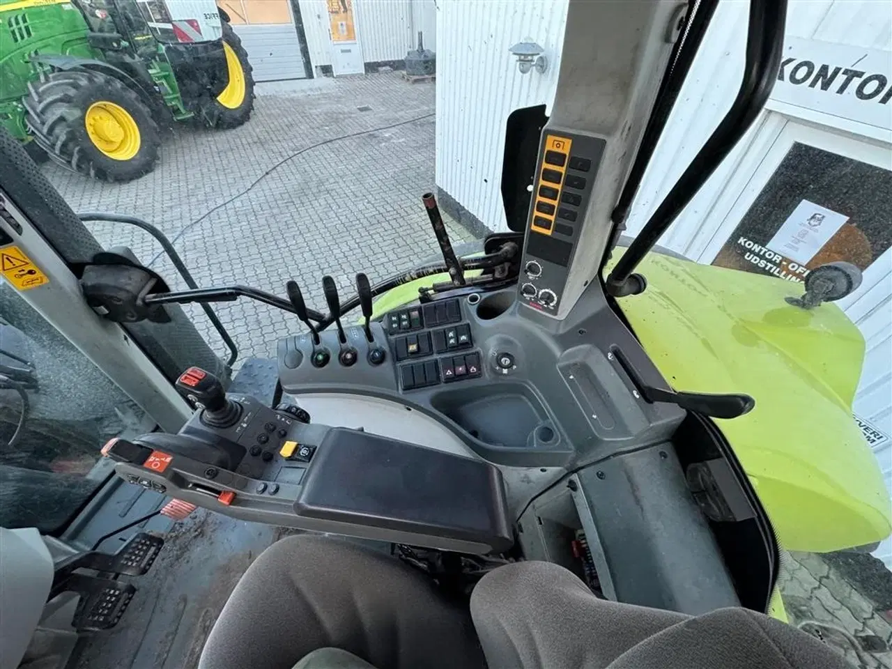 Billede 11 - CLAAS ARION 650 KUN 4600 TIMER OG FULD AFFJEDRING!